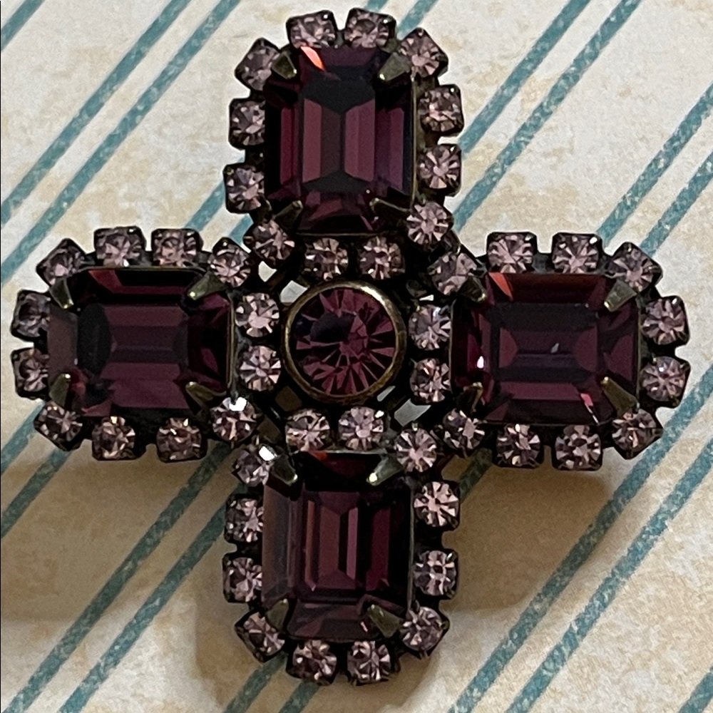 Elegant Liz Paiacios Designs purple and lilac rhinestone brooch in brass tone